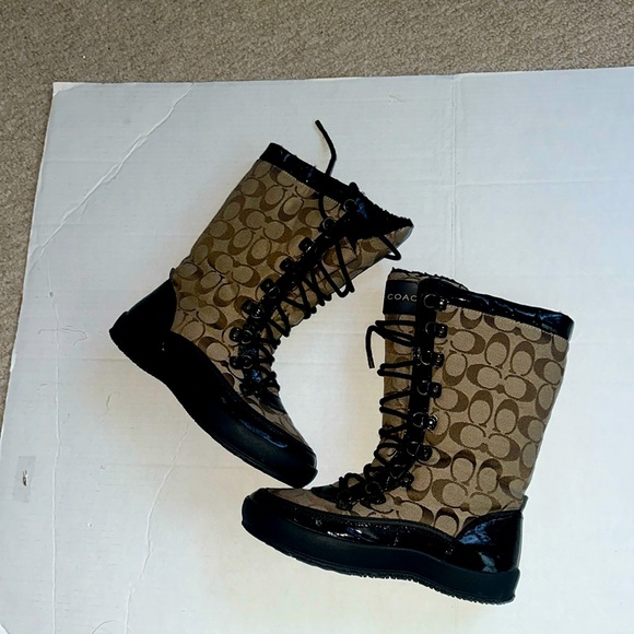 Coach tennis shoe boots with signature c’s - Picture 1 of 7